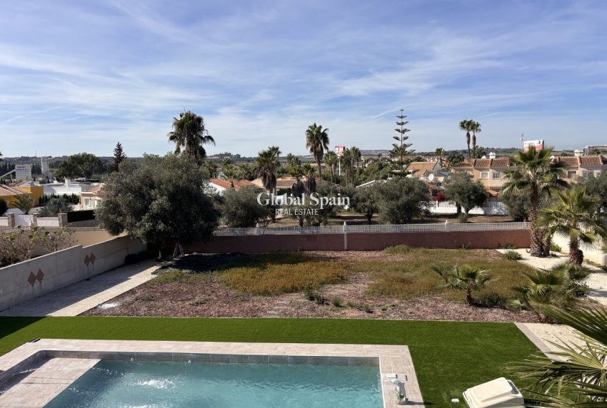 Resale - VILLA -
BENIJÓFAR - Costa Blanca
