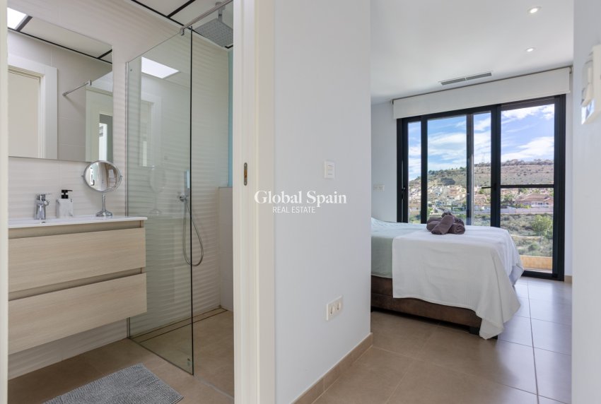 Resale - VILLA -
BENIJÓFAR - Costa Blanca