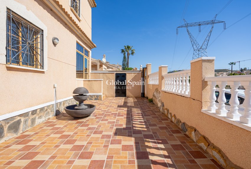 Resale - VILLA -
BENIJÓFAR - Costa Blanca