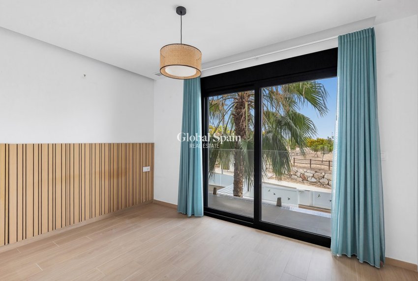 Resale - VILLA -
BENIJÓFAR - Costa Blanca