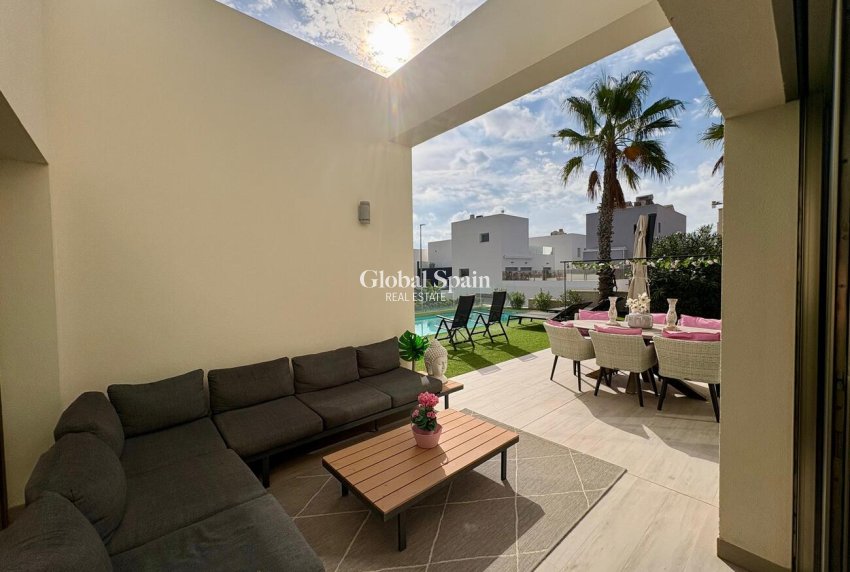 Resale - VILLA -
BENIJÓFAR - Costa Blanca