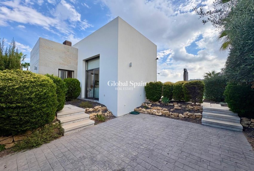 Resale - VILLA -
BENIJÓFAR - Costa Blanca