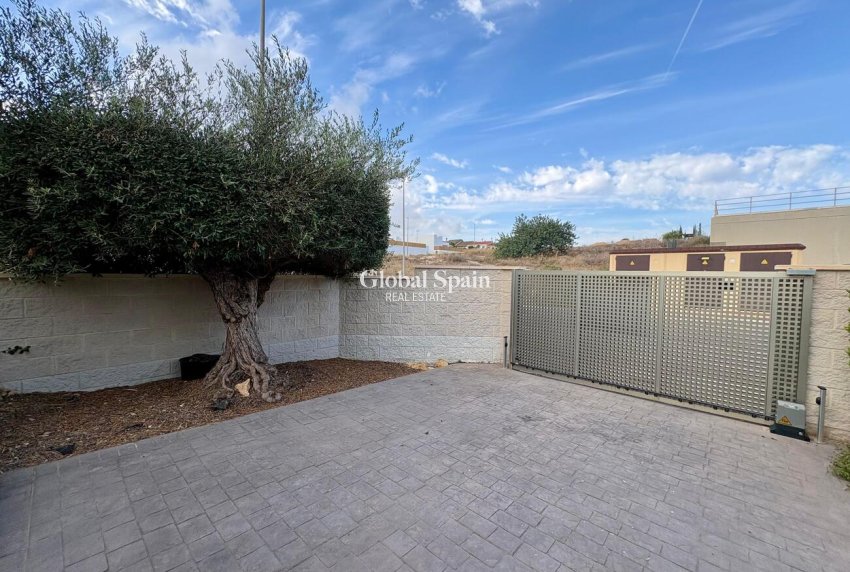 Resale - VILLA -
BENIJÓFAR - Costa Blanca