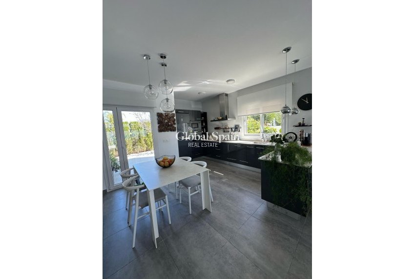 Resale - Villa -
BENIJÓFAR - Pueblo 4