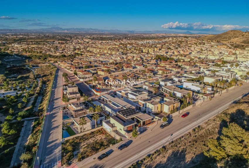 Resale - VILLA -
BENIJÓFAR - Residencial Benimar