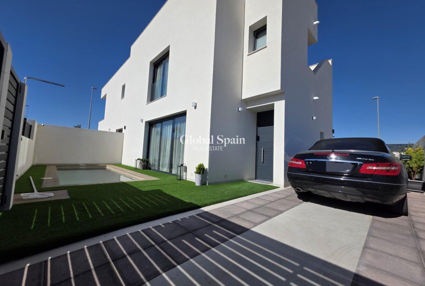 Resale - VILLA -
BENIJÓFAR