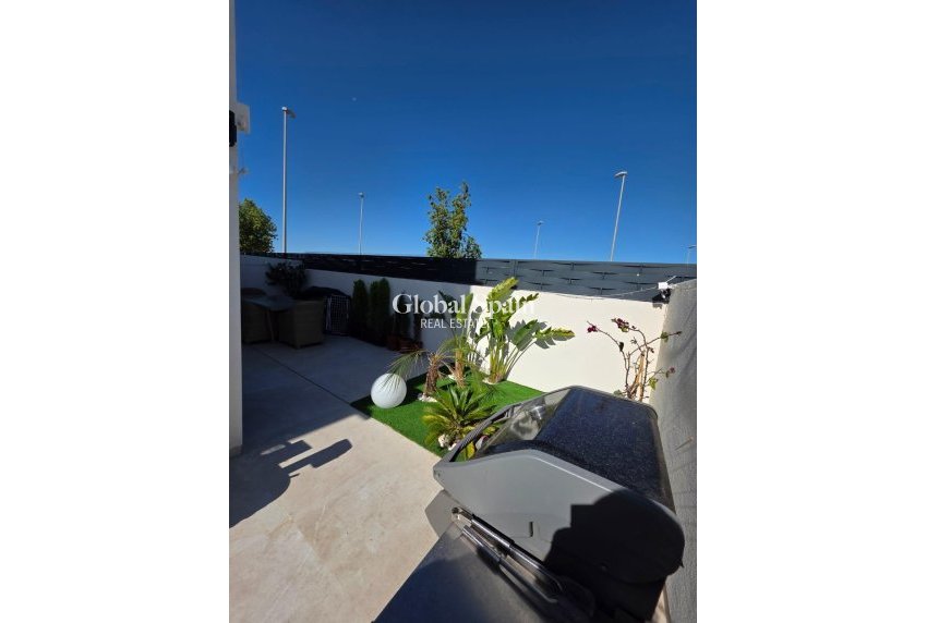 Resale - VILLA -
BENIJÓFAR