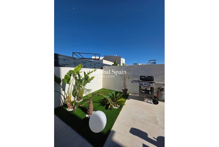 Resale - VILLA -
BENIJÓFAR