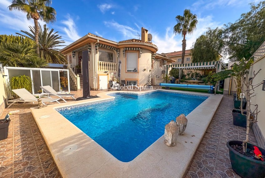 Resale - VILLA -
BENIJÓFAR