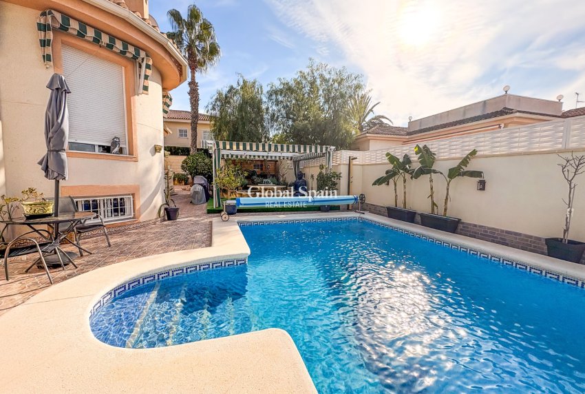 Resale - VILLA -
BENIJÓFAR