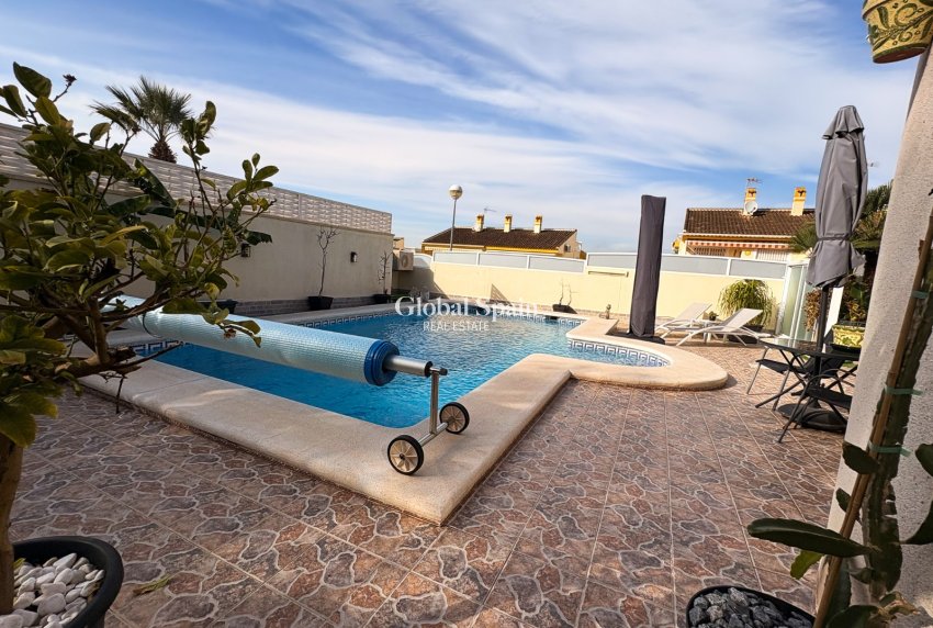 Resale - VILLA -
BENIJÓFAR