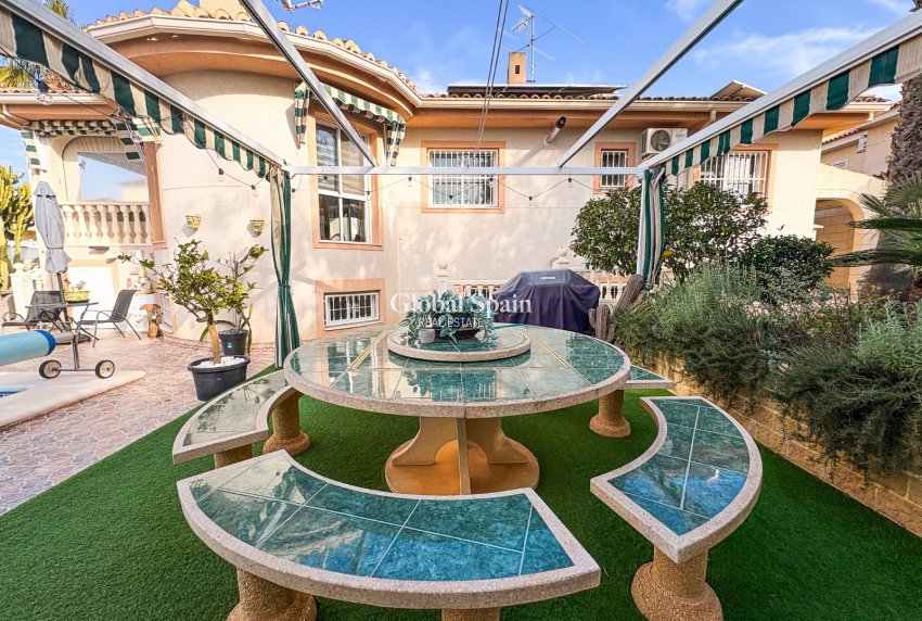 Resale - VILLA -
BENIJÓFAR