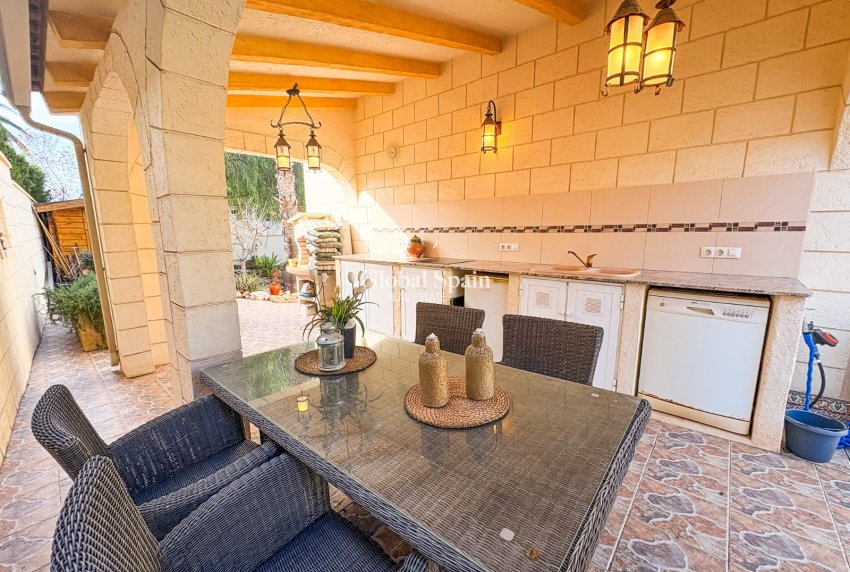 Resale - VILLA -
BENIJÓFAR