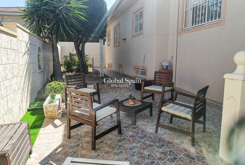 Resale - VILLA -
BENIJÓFAR