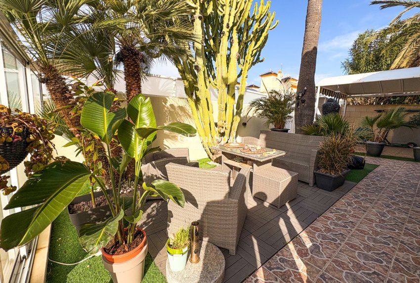 Resale - VILLA -
BENIJÓFAR