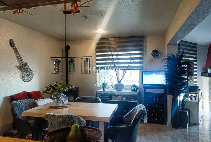 Resale - VILLA -
BENIJÓFAR