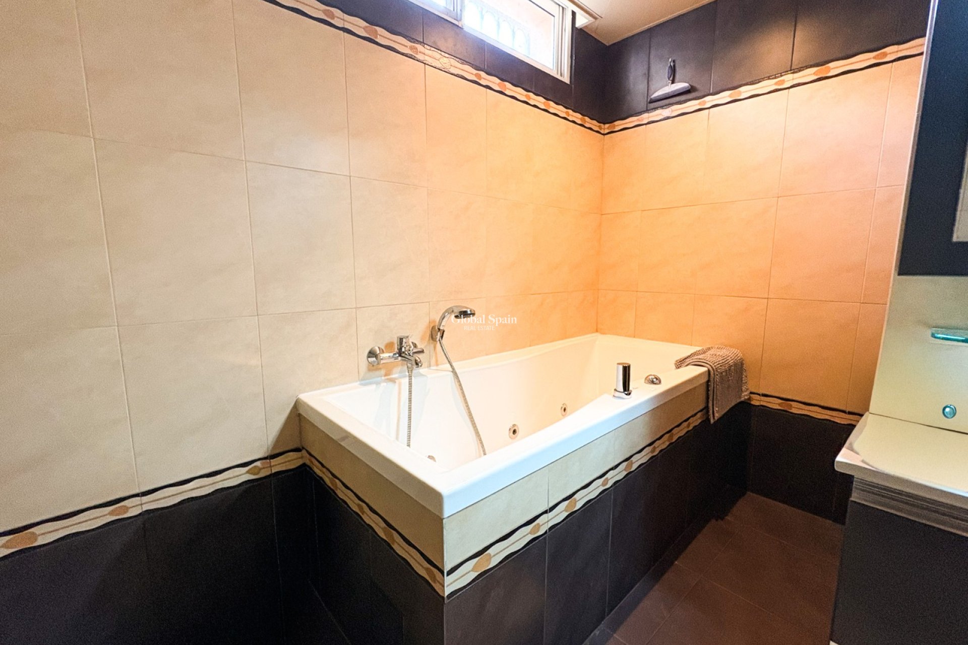 Resale - VILLA -
BENIJÓFAR