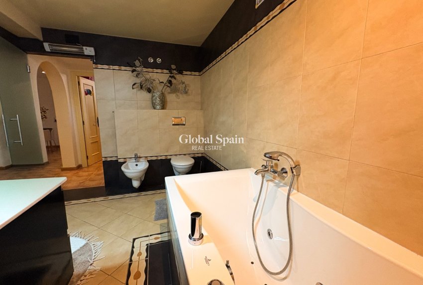 Resale - VILLA -
BENIJÓFAR