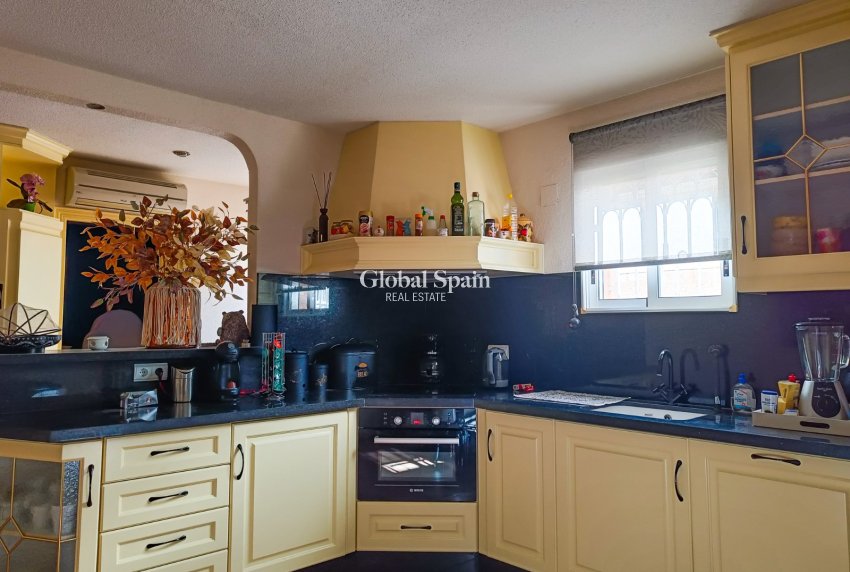 Resale - VILLA -
BENIJÓFAR