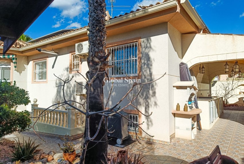 Resale - VILLA -
BENIJÓFAR