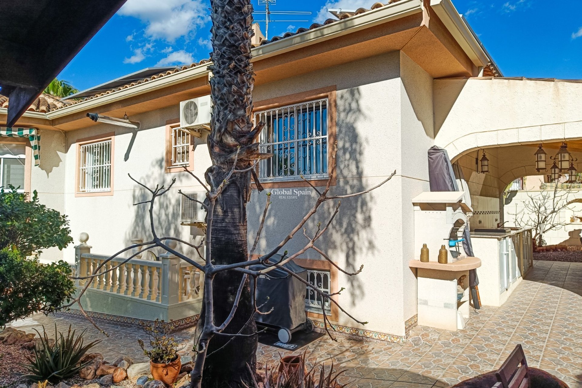 Resale - VILLA -
BENIJÓFAR