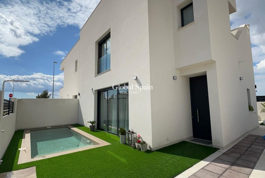 Resale - VILLA -
BENIJÓFAR