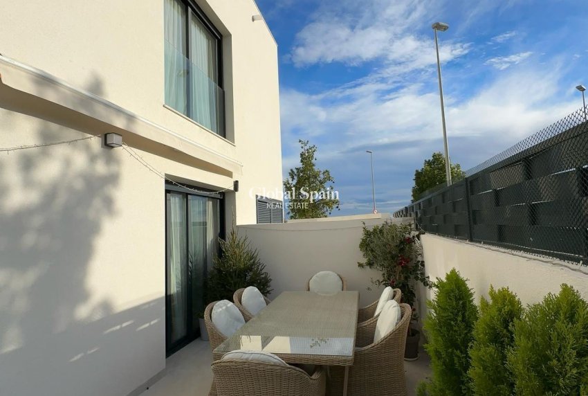 Resale - VILLA -
BENIJÓFAR