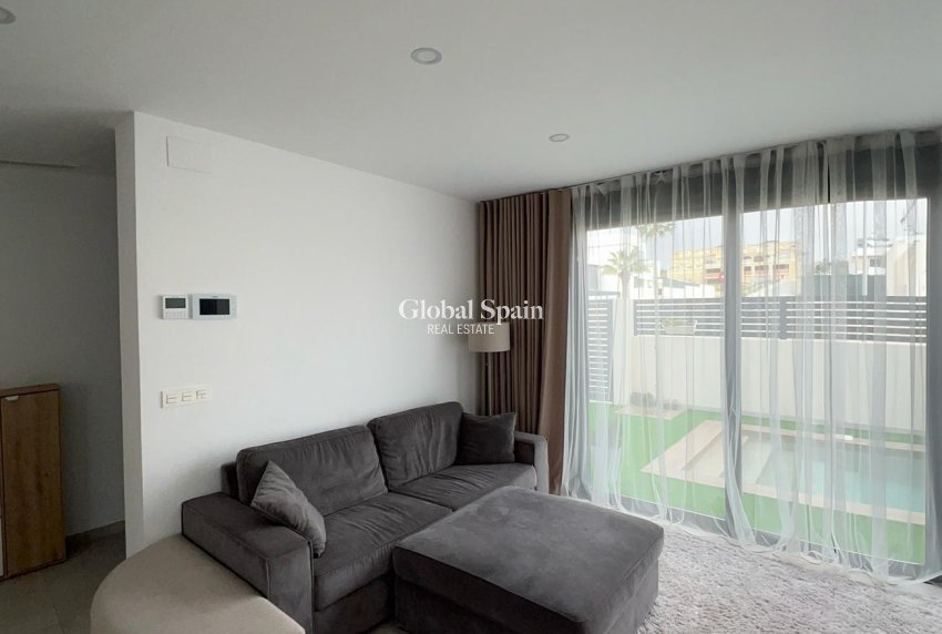 Resale - VILLA -
BENIJÓFAR