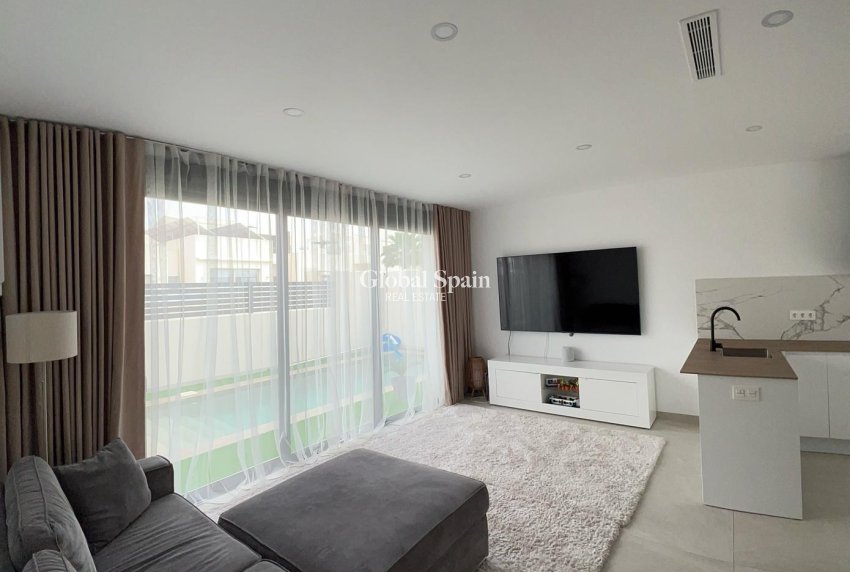 Resale - VILLA -
BENIJÓFAR