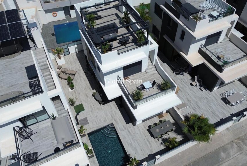 Resale - VILLA -
BENIJÓFAR