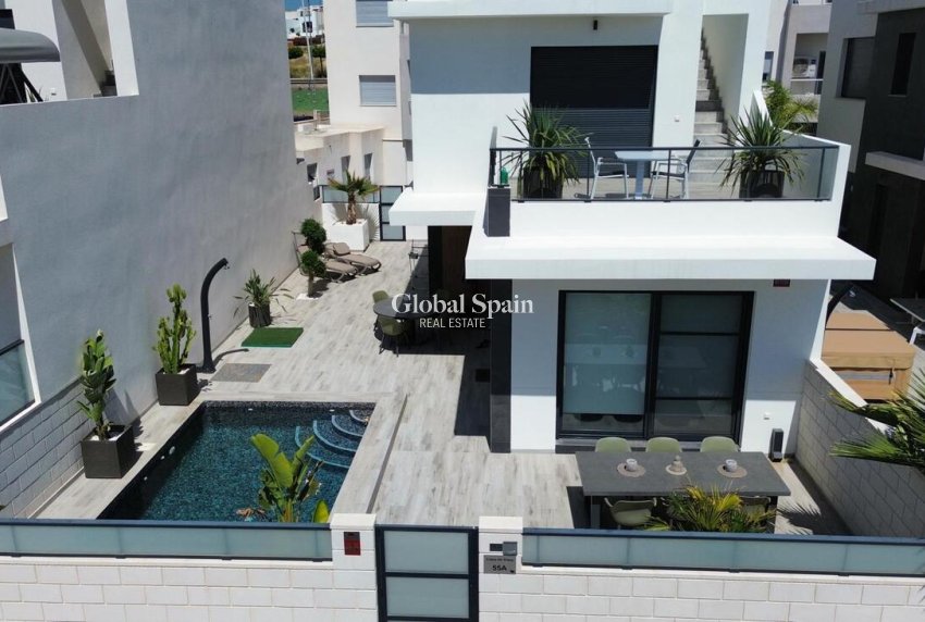 Resale - VILLA -
BENIJÓFAR