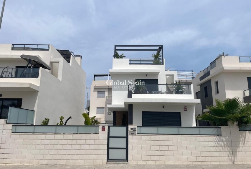 Resale - VILLA -
BENIJÓFAR
