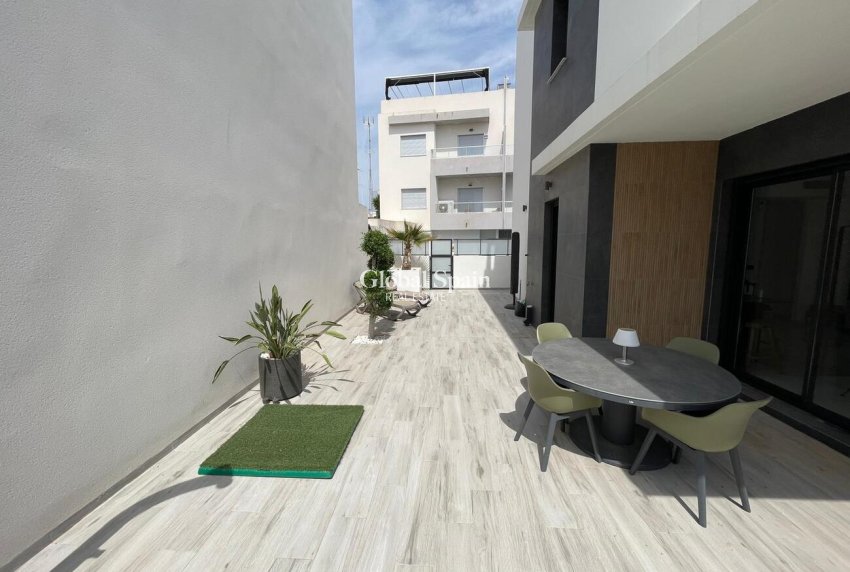 Resale - VILLA -
BENIJÓFAR