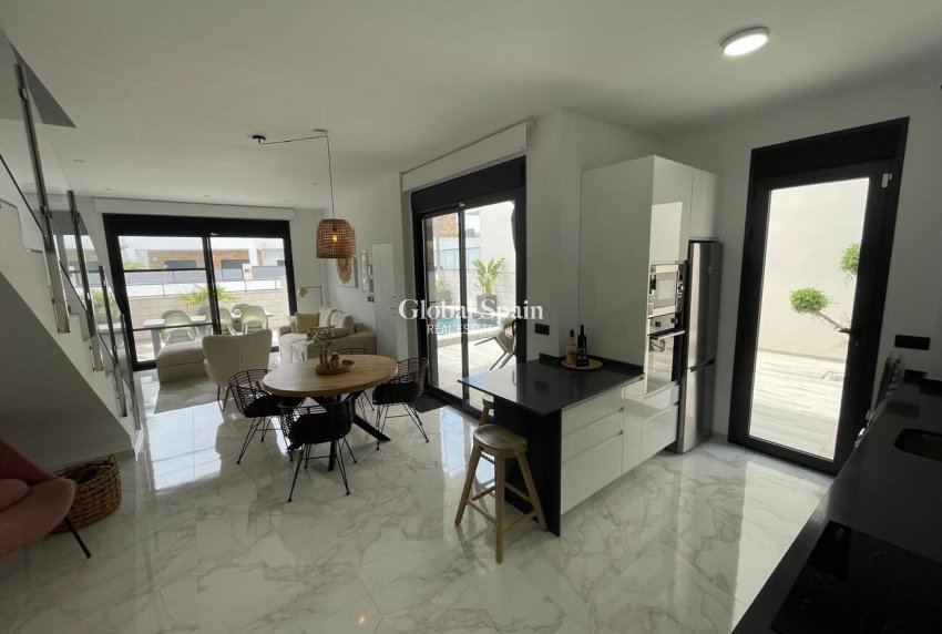 Resale - VILLA -
BENIJÓFAR