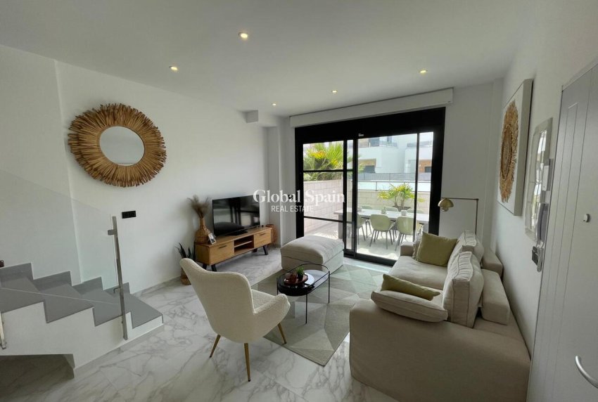 Resale - VILLA -
BENIJÓFAR