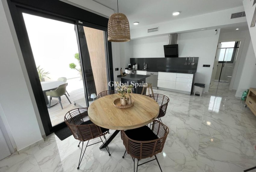 Resale - VILLA -
BENIJÓFAR