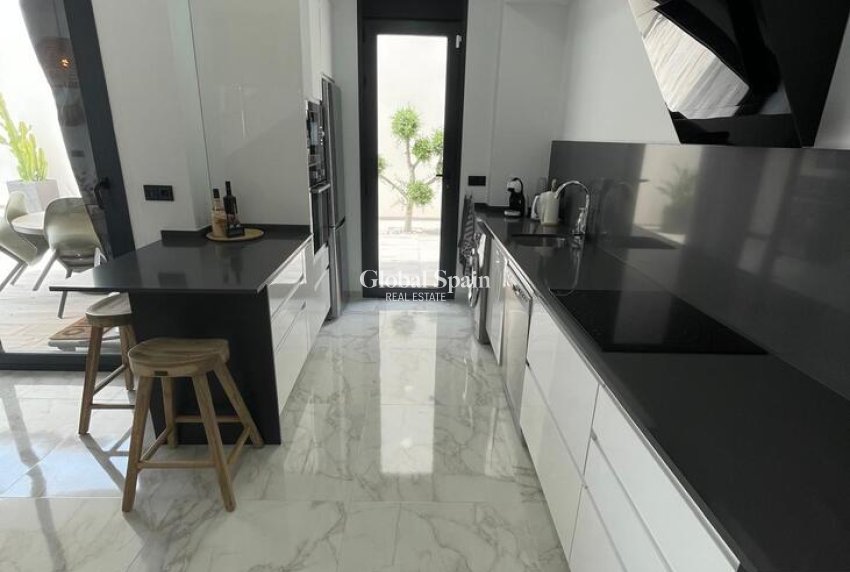 Resale - VILLA -
BENIJÓFAR