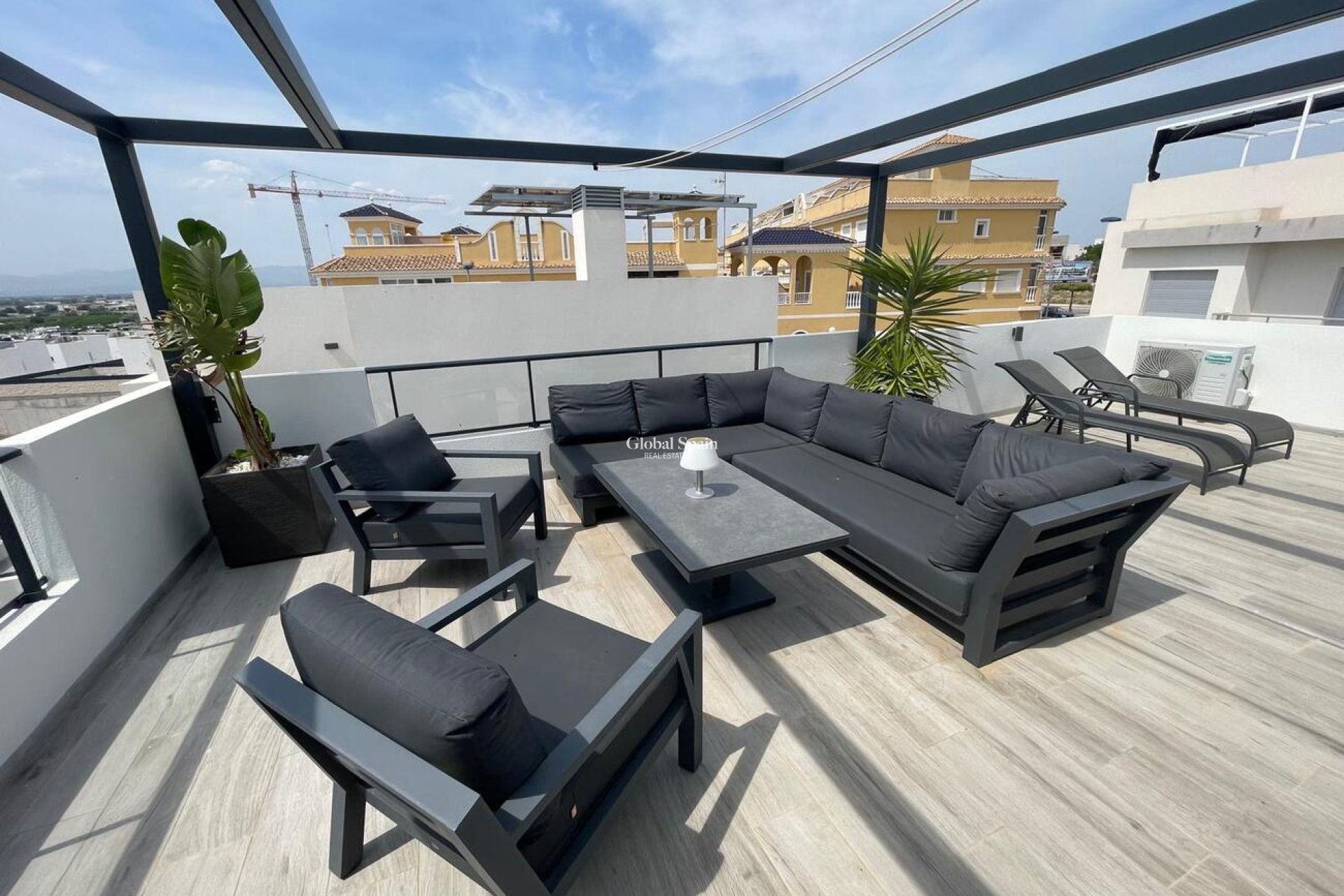 Resale - VILLA -
BENIJÓFAR