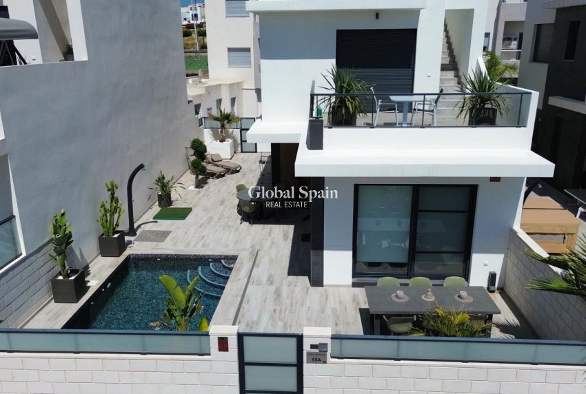 Resale - VILLA -
BENIJÓFAR