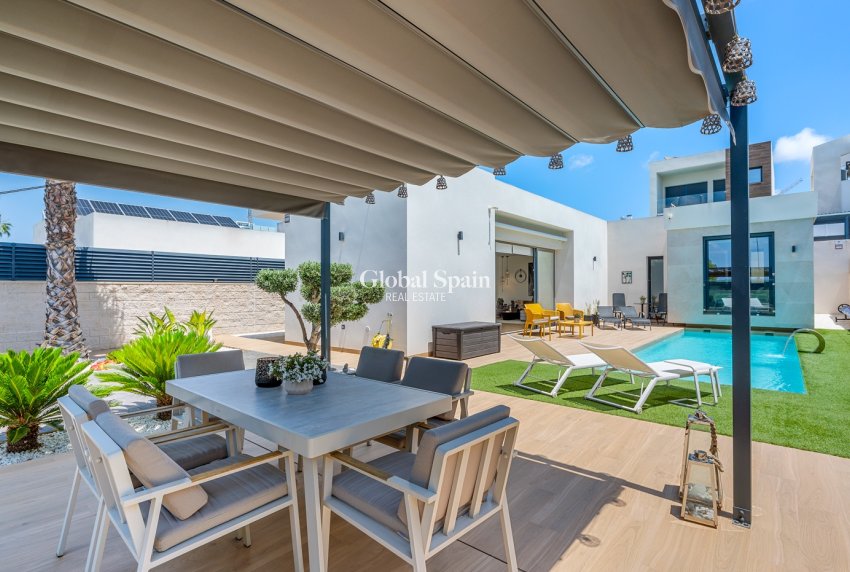 Resale - VILLA -
BENIJÓFAR
