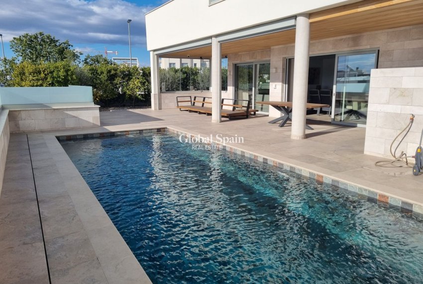 Resale - Villa -
BENIJÓFAR