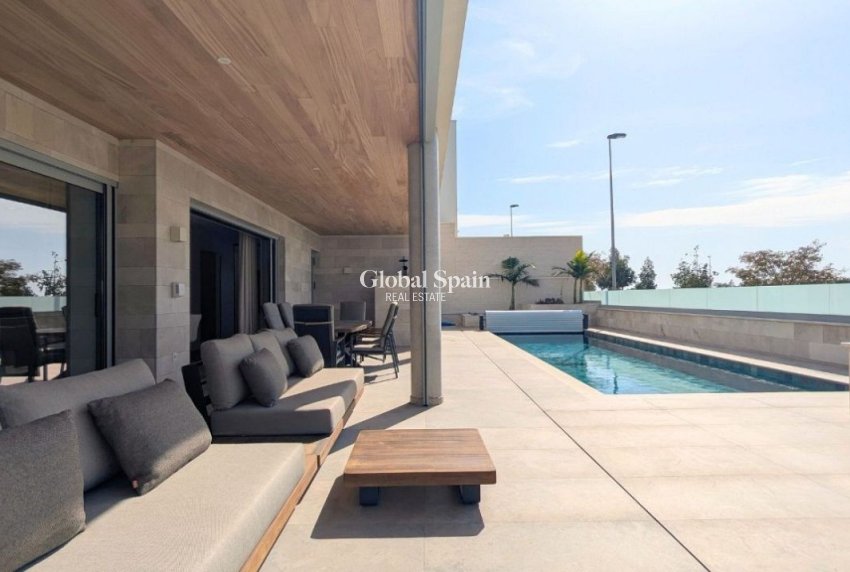 Resale - Villa -
BENIJÓFAR