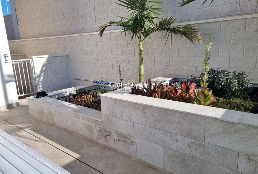 Resale - Villa -
BENIJÓFAR