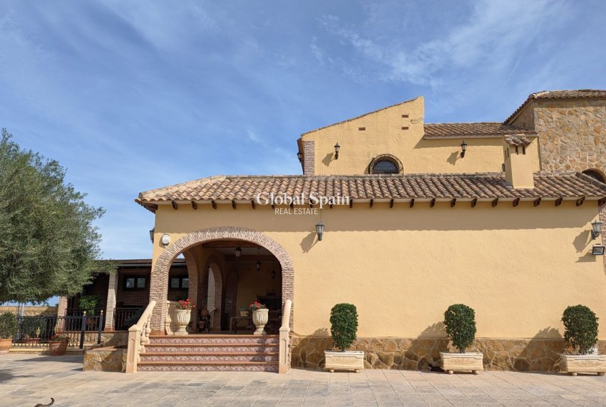 Resale - VILLA -
BIGASTRO - Inland