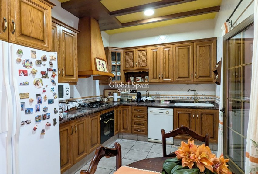 Resale - VILLA -
BIGASTRO - Inland