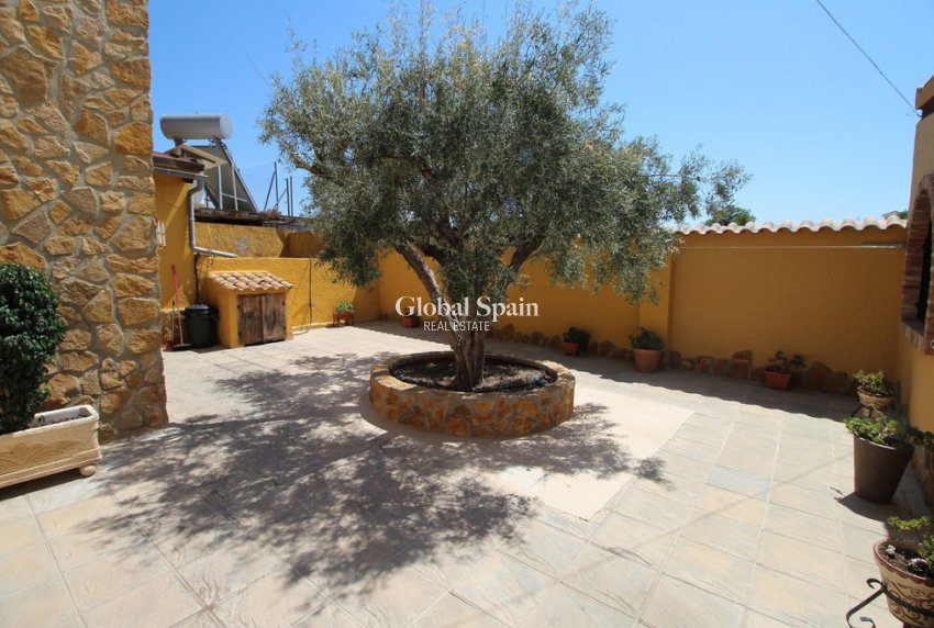 Resale - VILLA -
BIGASTRO - Inland