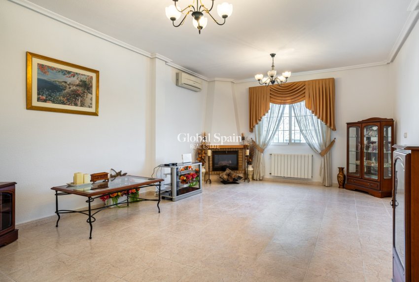 Resale - VILLA -
BIGASTRO - Inland