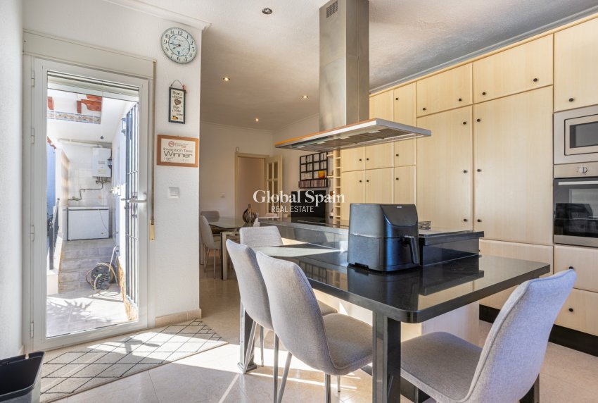 Resale - VILLA -
BIGASTRO - Inland