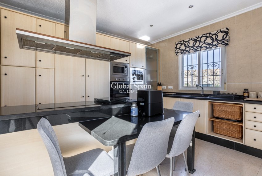 Resale - VILLA -
BIGASTRO - Inland