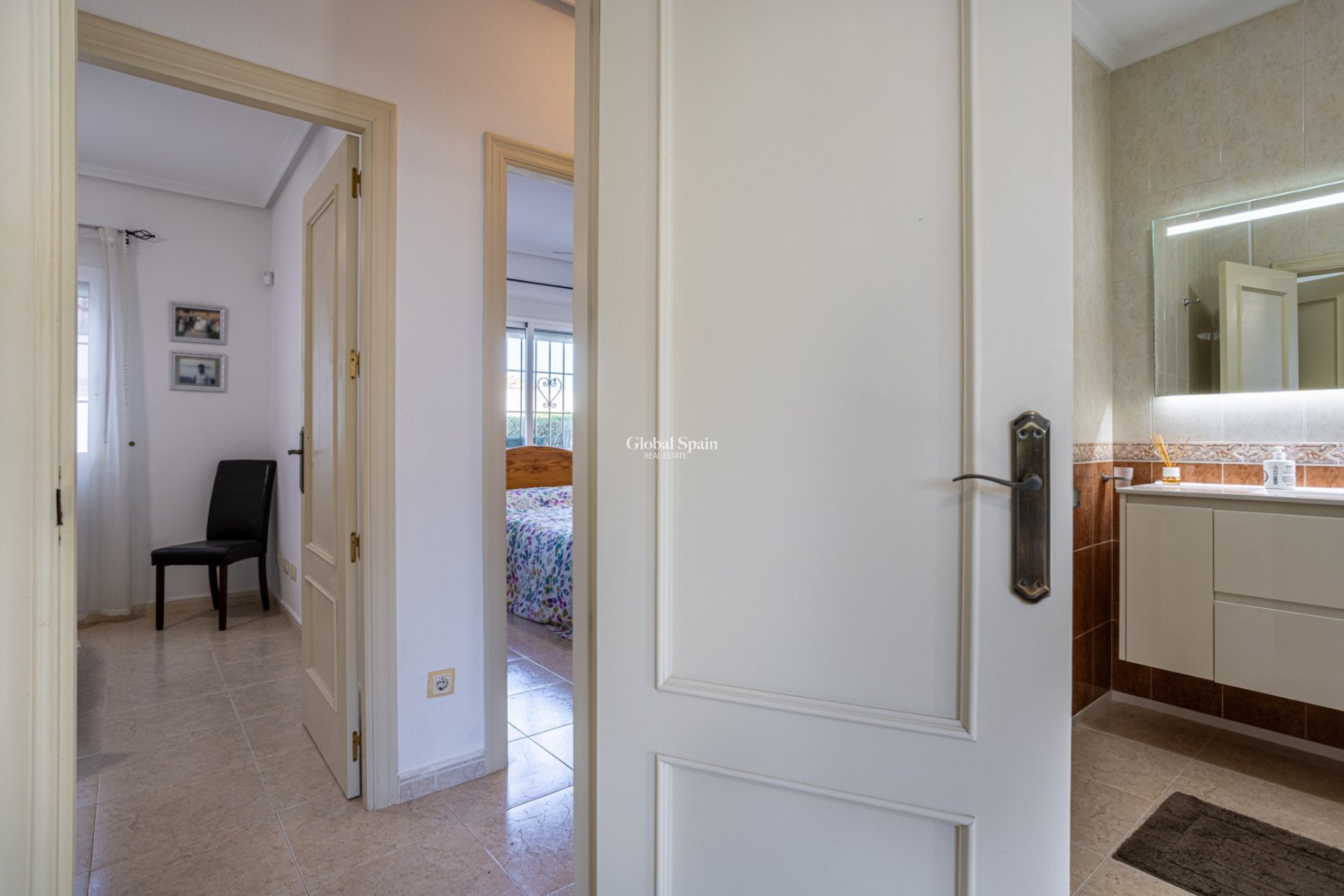 Resale - VILLA -
BIGASTRO - Inland